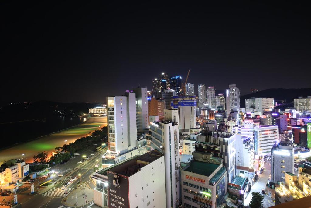 Nespecifikovaný výhled na destinaci Pusan nebo výhled na město při pohledu z hotelu