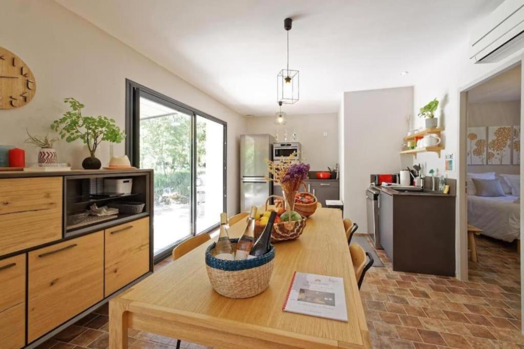 Küche&#47;Küchenzeile in der Unterkunft Villa Cinsault, un bijou pour votre séjour en Provence Verte