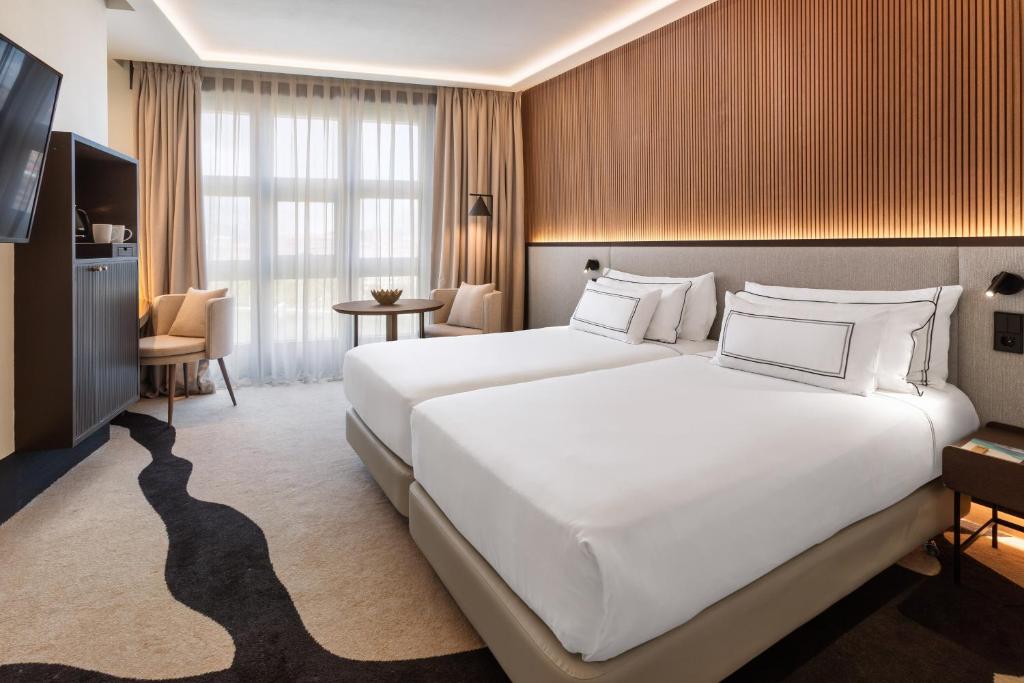 Кровать или кровати в номере Hotel Meliá Bilbao