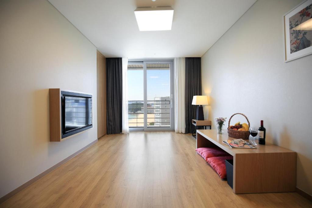 TV a/nebo společenská místnost v ubytování Best Western Haeundae Hotel