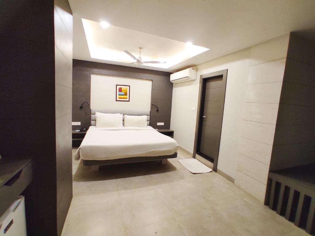 Hotel Rishiraj, Nagaon - Habitación Doble De Lujo