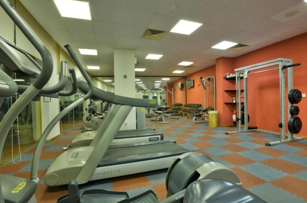 Fitness centrum a/nebo fitness zařízení v ubytování فندق بورتو مارينا - غرفة فندقية بخدمة فندقية