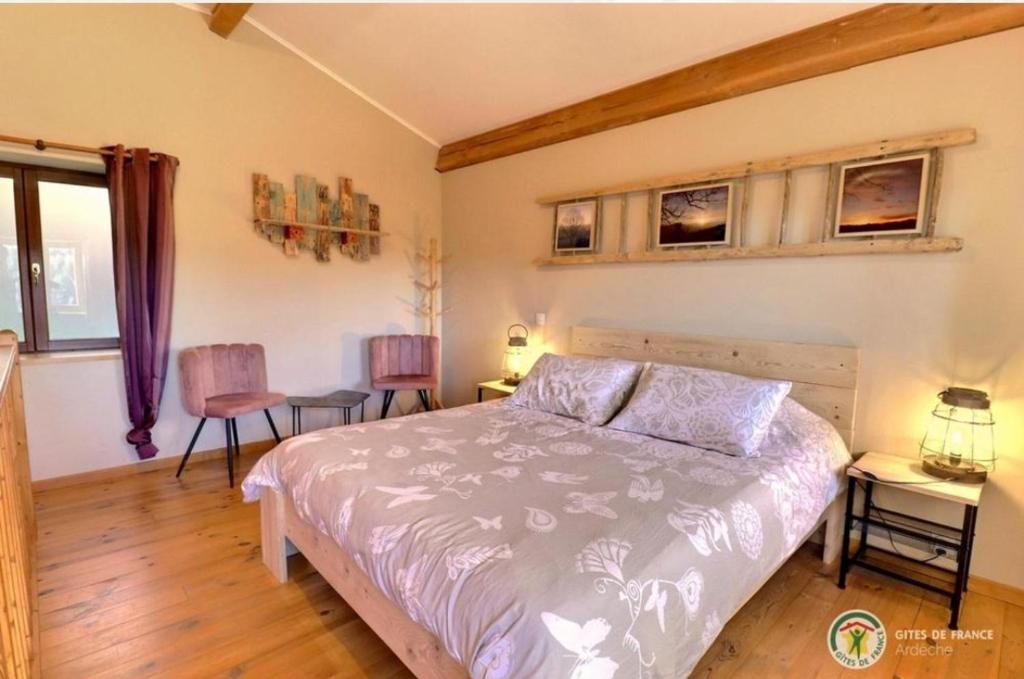 Postel nebo postele na pokoji v ubytování Grange De Sagne maison et table d hôtes avec dîner sur réservation