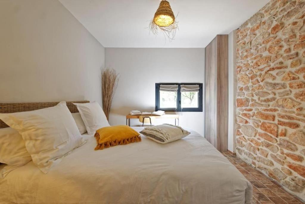 Ein Bett oder Betten in einem Zimmer der Unterkunft Villa Cinsault, un bijou pour votre séjour en Provence Verte