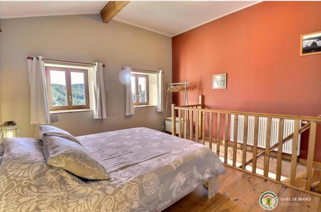 Postel nebo postele na pokoji v ubytování Grange De Sagne maison et table d hôtes avec dîner sur réservation