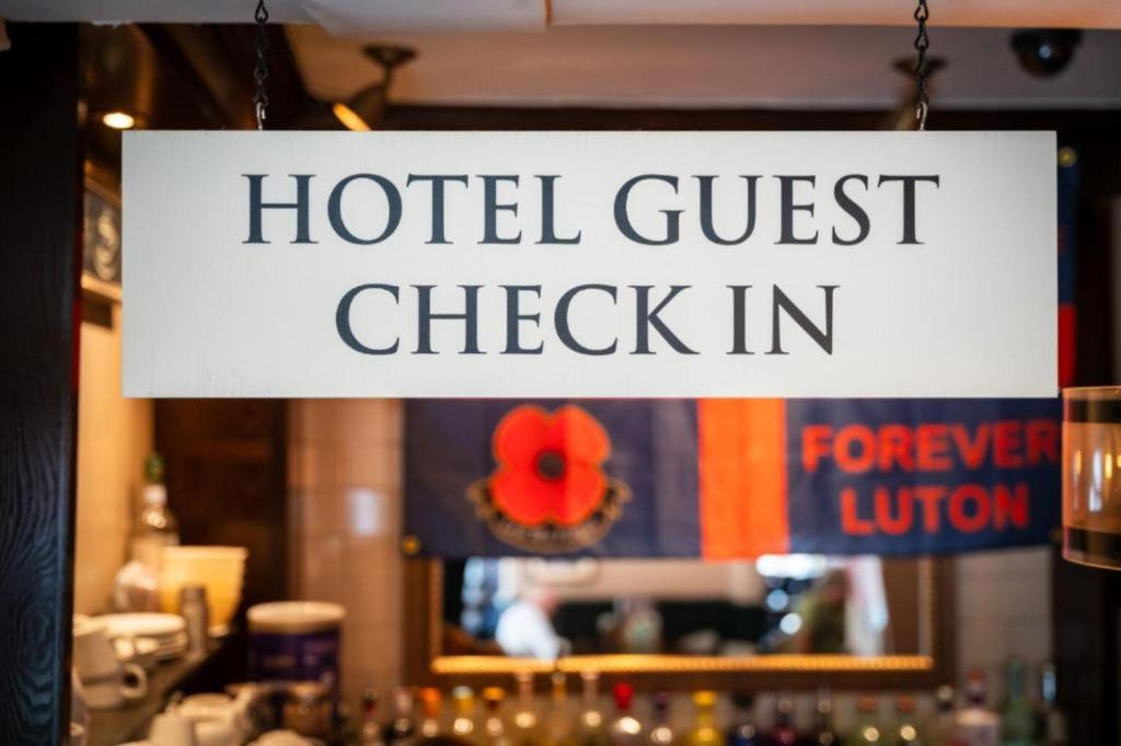 Certifikát, hodnocení, plakát nebo jiný dokument vystavený v ubytování OYO The Red Lion Hotel