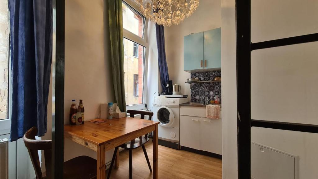 Kuchyň nebo kuchyňský kout v ubytování Freiraum Hostel Kreuzberg