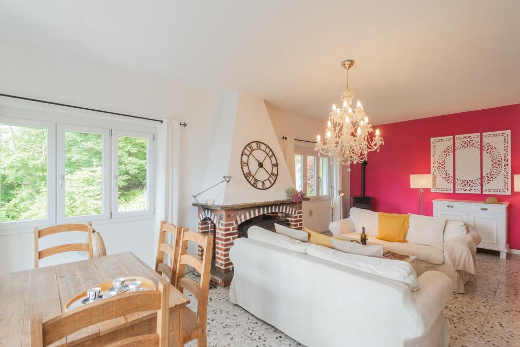 A seating area at Top Lake View Villetta by Rent All Como