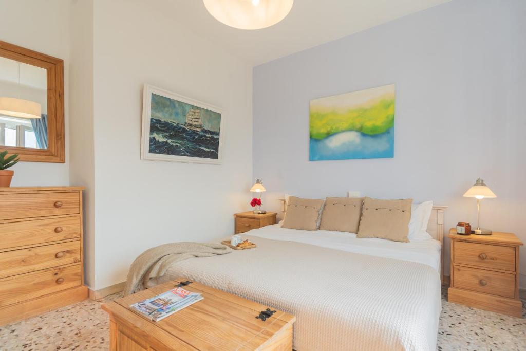 A bed or beds in a room at Top Lake View Villetta by Rent All Como