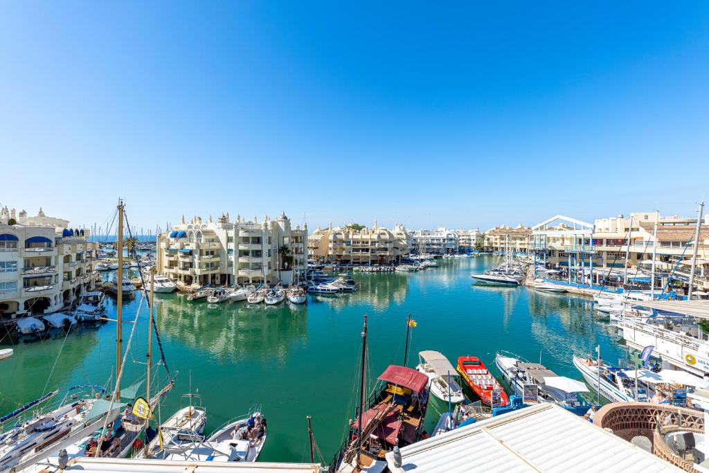 Atico dentro de la Isla Puerto Marina - Holiday Rentals Apartment