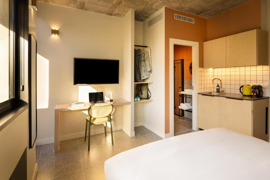 Kuchyň nebo kuchyňský kout v ubytování Savanna - by Loginn Tel-Avivian hotels