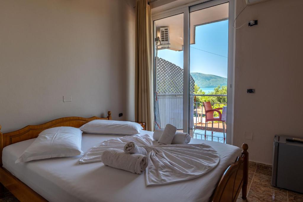 Postel nebo postele na pokoji v ubytování Hotel Nika Radhime