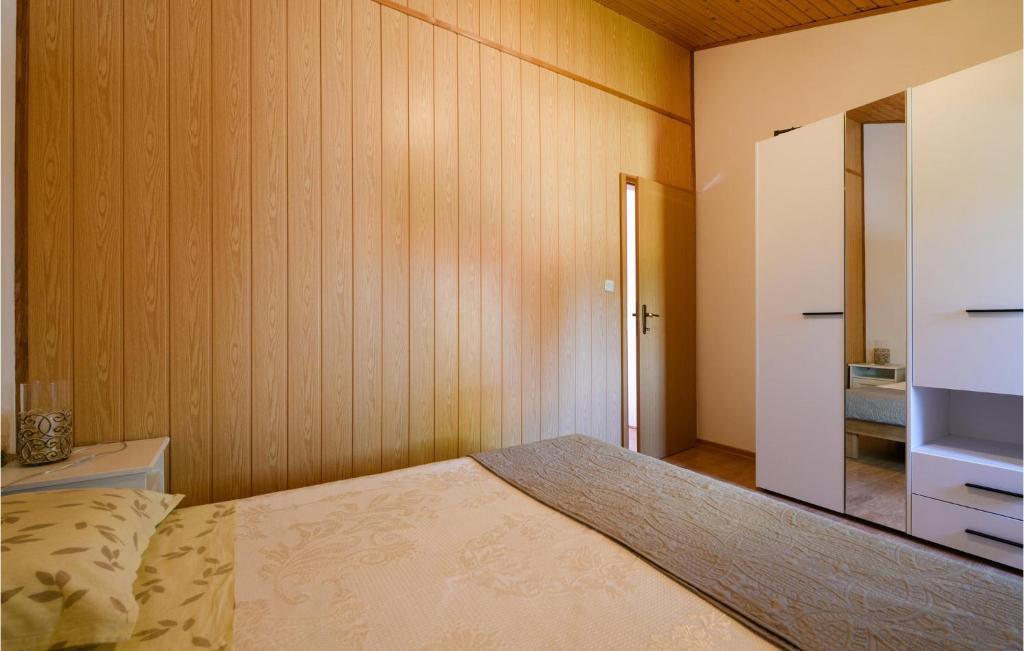 Łóżko lub łóżka w pokoju w obiekcie Holiday Home Melnica Iii