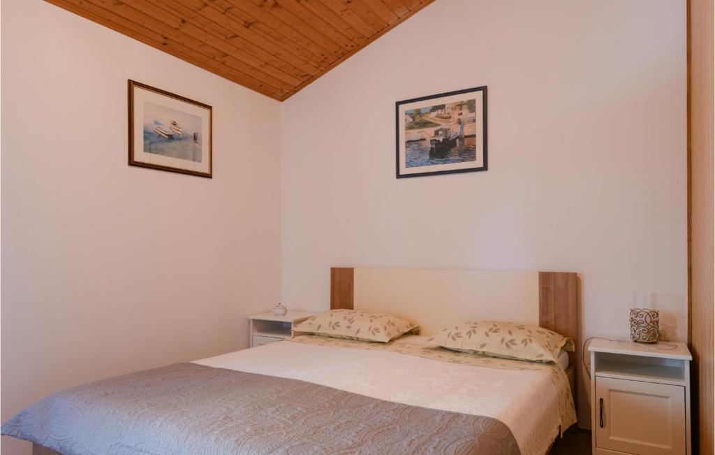 Łóżko lub łóżka w pokoju w obiekcie Holiday Home Melnica Iii
