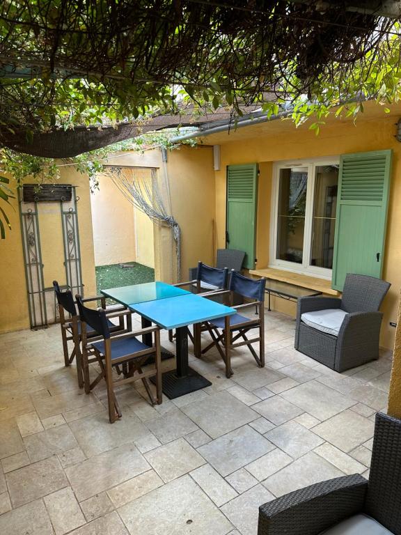 Appartement Place des lices Saint Tropez - Housity