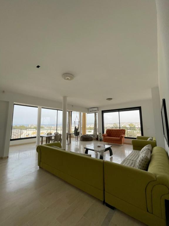 Χώρος καθιστικού στο Deluxe and Luminous Apartment