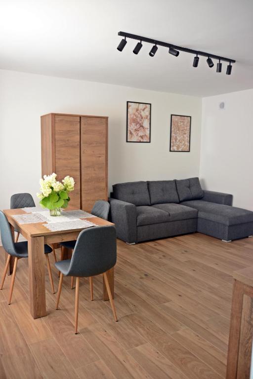 a living room with a table and a couch at Apartament Młyńska 26 in Augustów