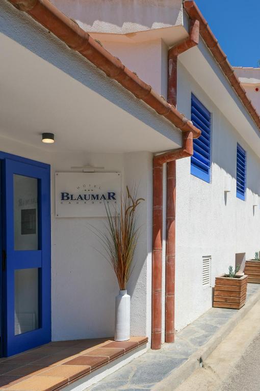 Exteriér alebo vchod do ubytovania Hotel Blaumar Cadaqués by Fimedhotels