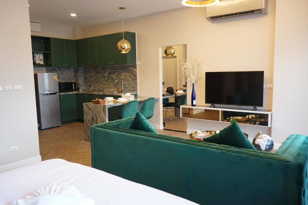 THE NINE THASALA - Resim 33