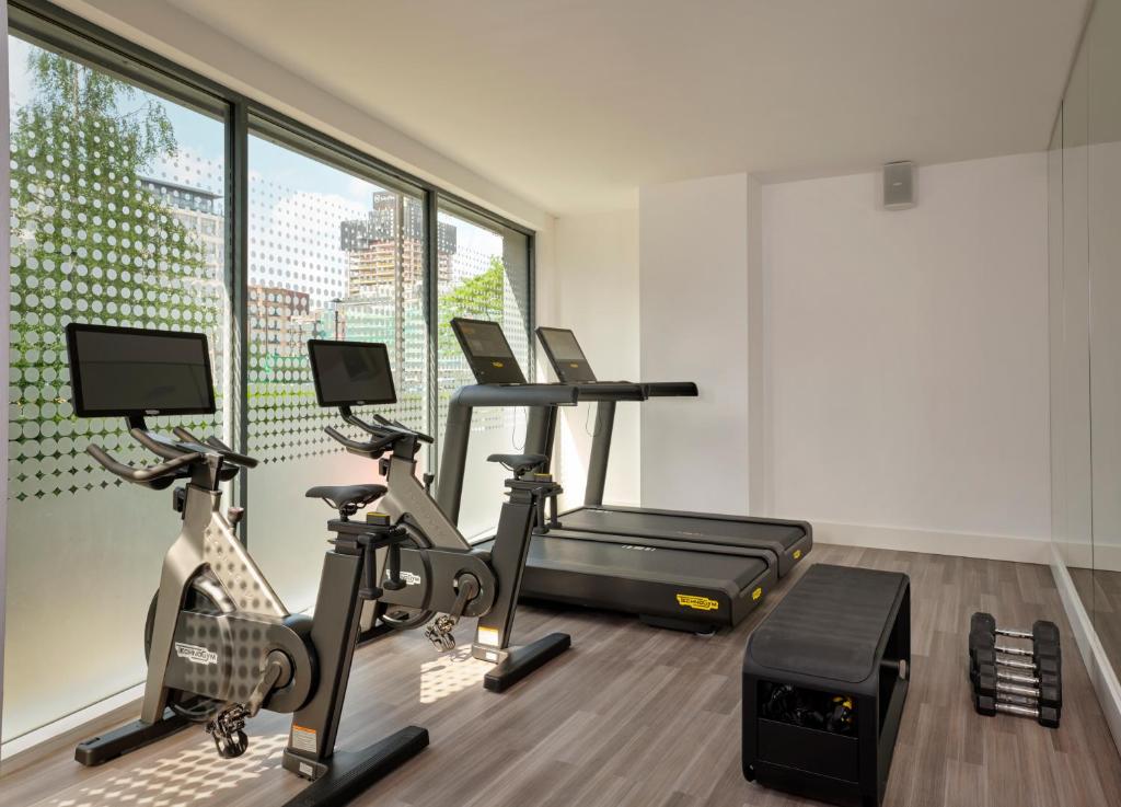 Fitness centrum a/nebo fitness zařízení v ubytování The Reach at Piccadilly, Manchester, a Tribute Portfolio Hotel