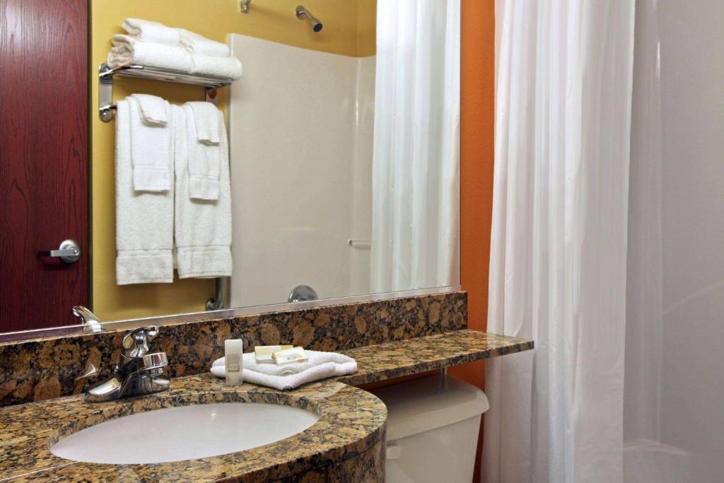 Koupelna v ubytování Microtel Inn and Suites by Wyndham Anderson SC