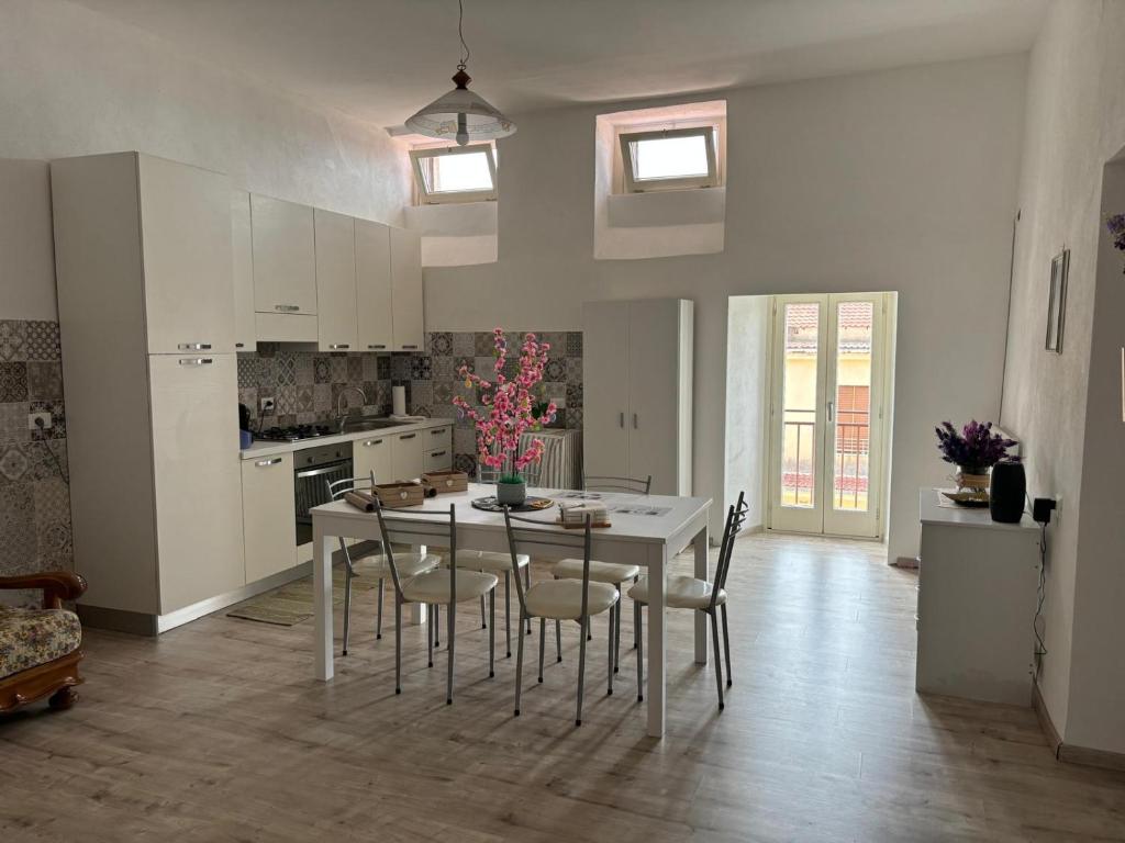 Kuchyň nebo kuchyňský kout v ubytování Al Castello Apartment