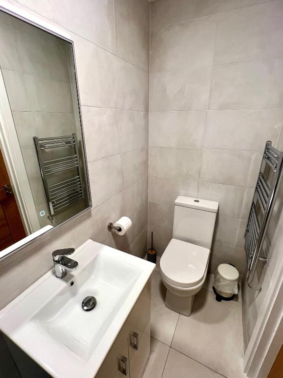 Kamar mandi di The Swallow's Nest