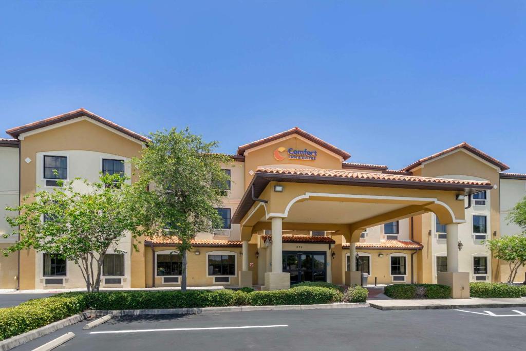Comfort Inn & Suites Northeast - Gateway photo