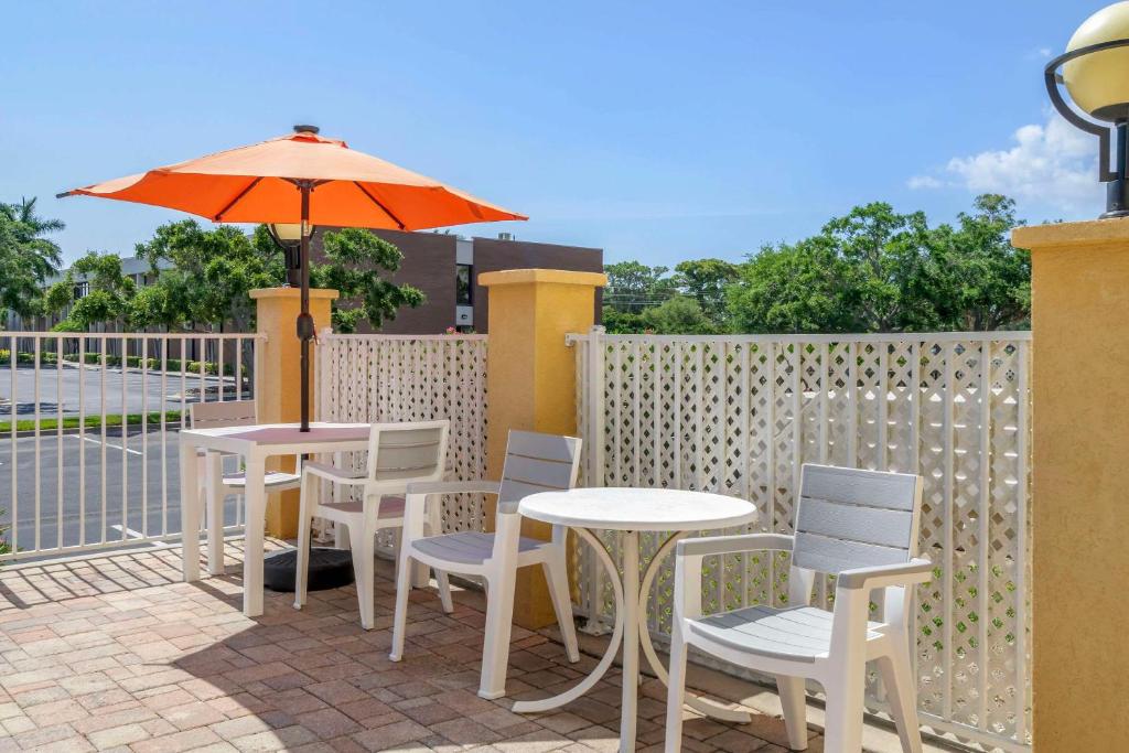 Comfort Inn & Suites Northeast - Gateway photo