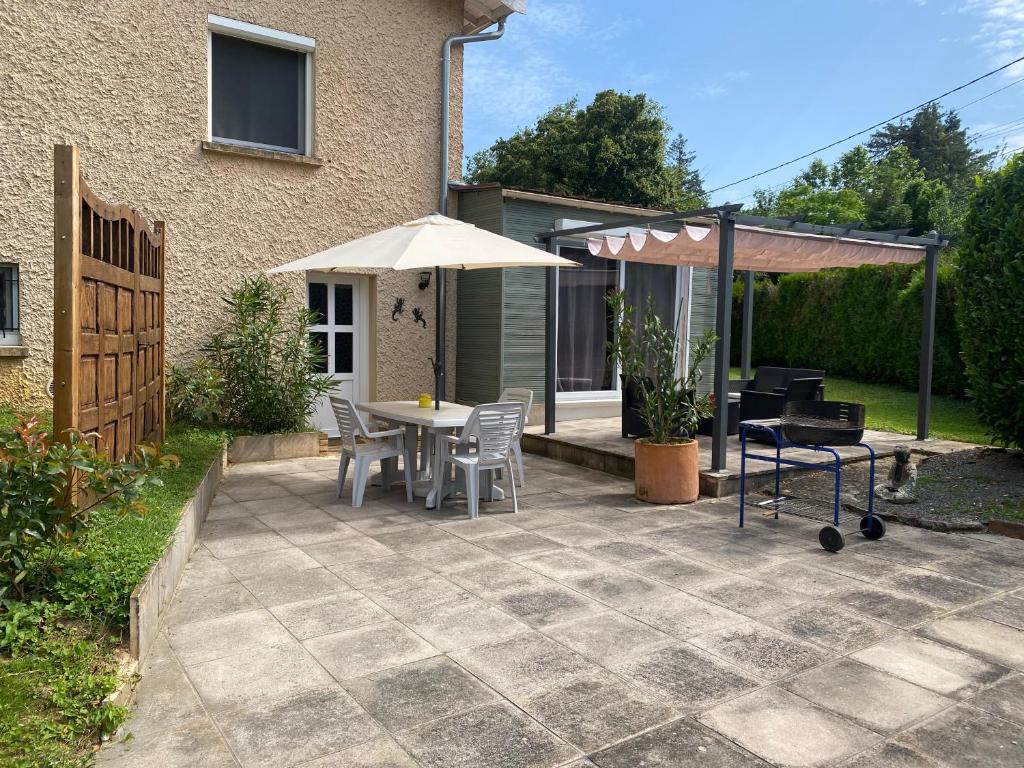 Patio nebo venkovní prostory v ubytování Gîte des Chabaudières