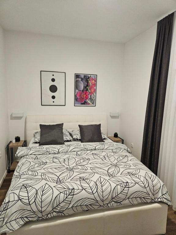 Ένα ή περισσότερα κρεβάτια σε δωμάτιο στο Ivana Apartment