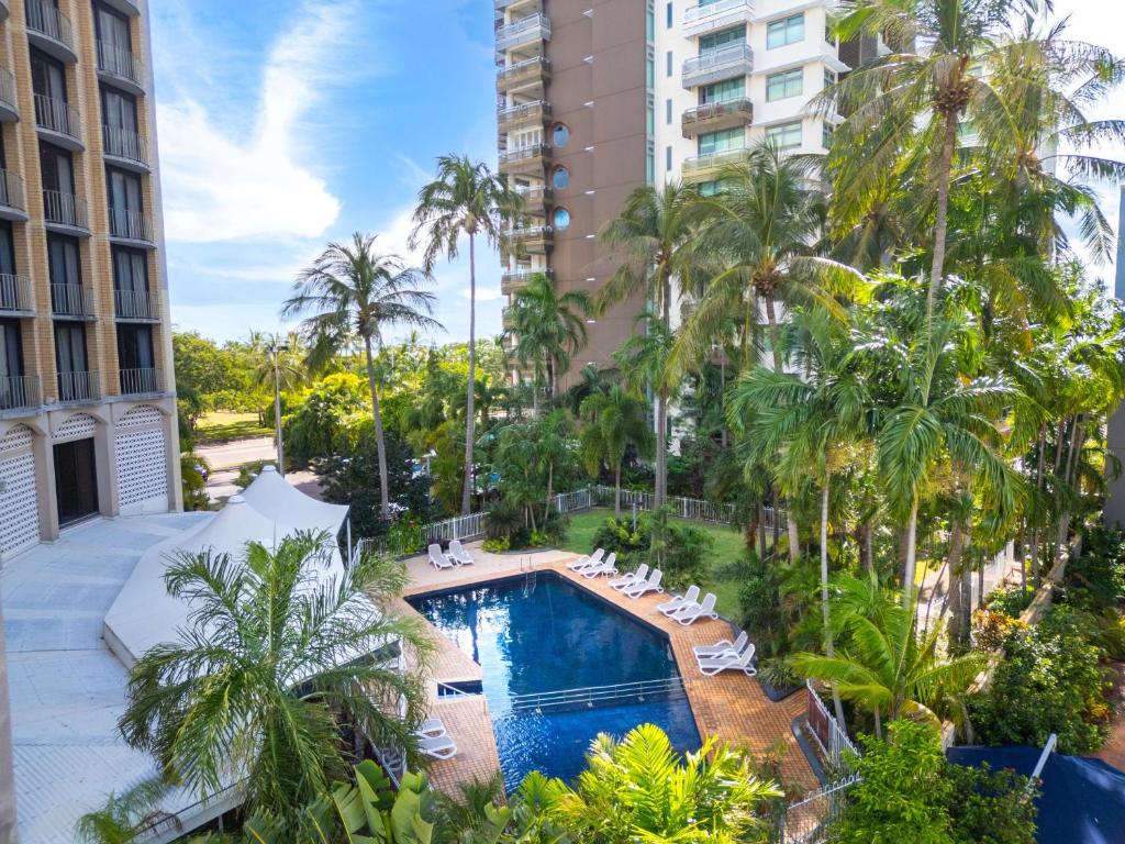 Bazén v ubytování Hilton Garden Inn Darwin nebo v jeho okolí
