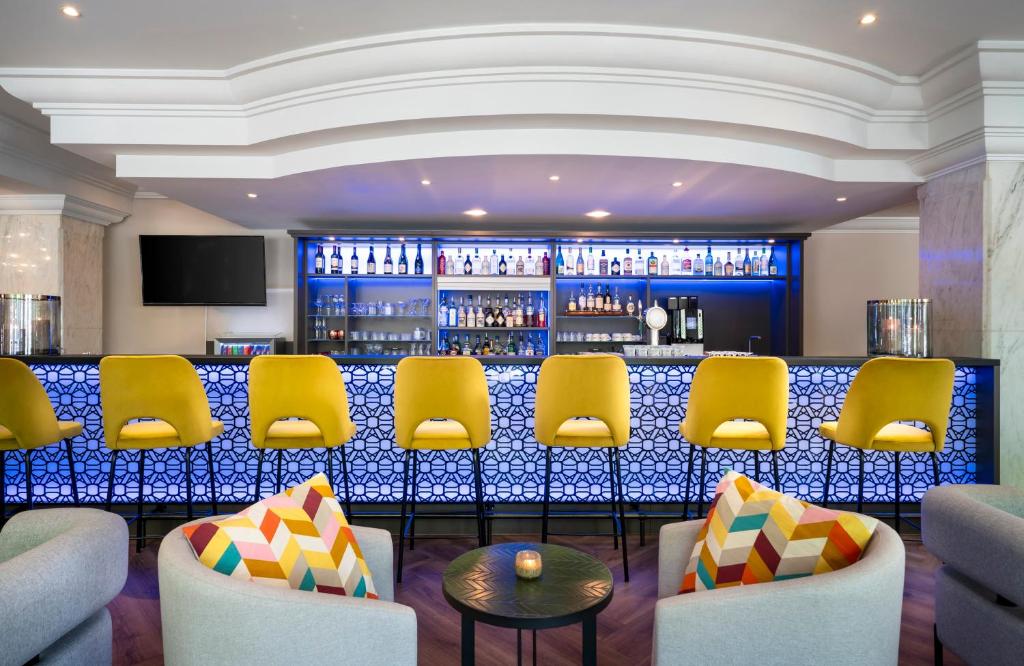 Μια τηλεόραση ή/και κέντρο ψυχαγωγίας στο Leonardo Hotel Düsseldorf City Center