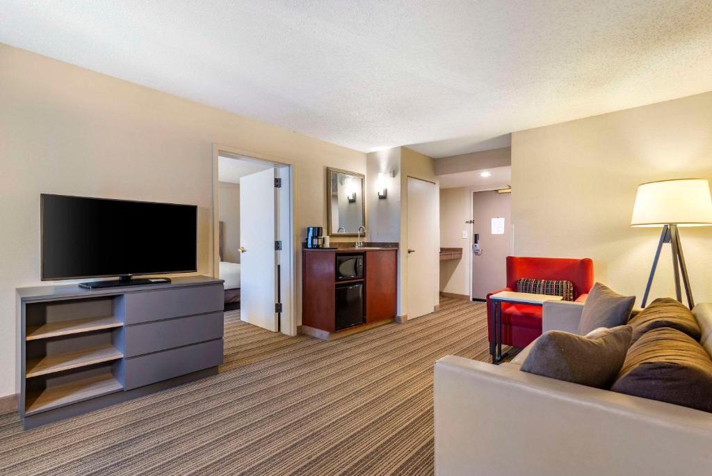 Country Inn & Suites by Radisson, Atlanta Galleria-Ballpark, GA photo