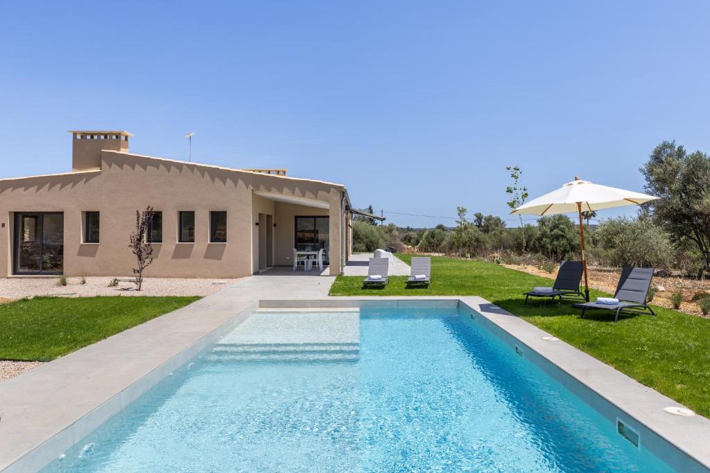 Bazén v ubytování Sa Calma nebo v jeho okolí