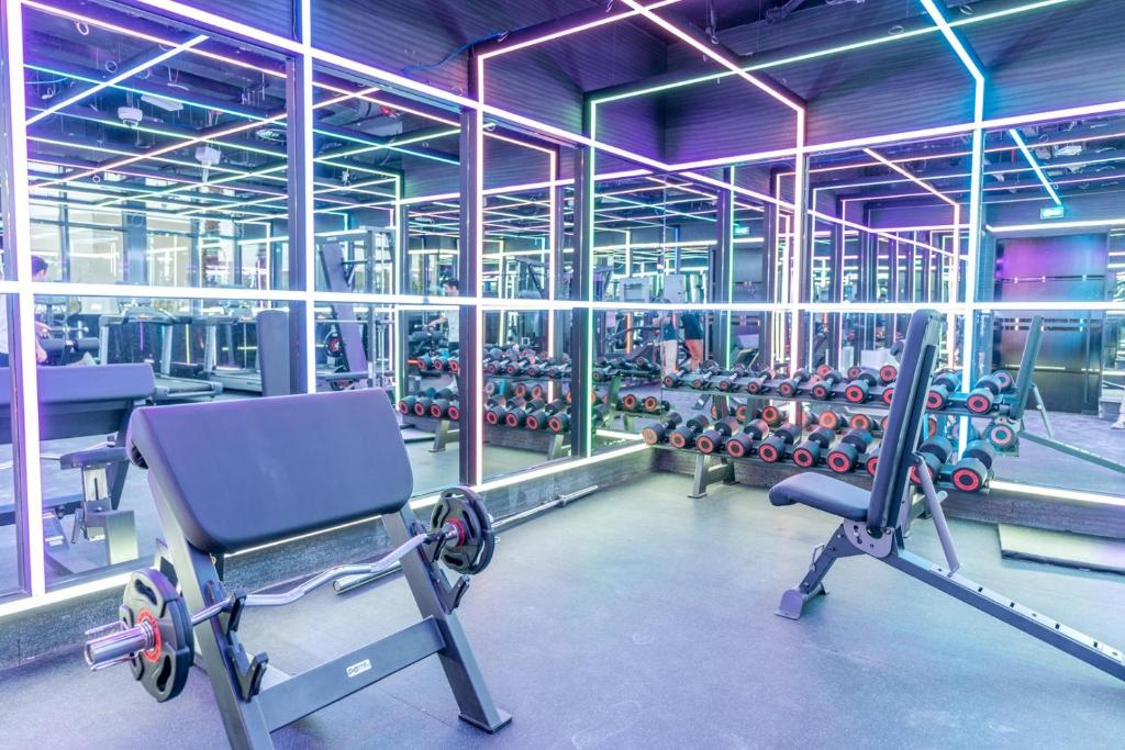 Fitness centrum a/nebo fitness zařízení v ubytování GuestReady - Zen in the heart of JVC