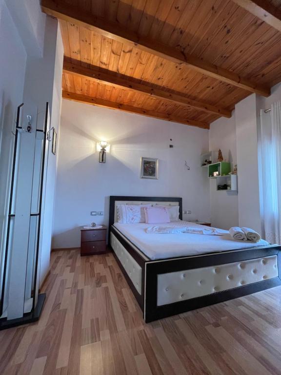 Postel nebo postele na pokoji v ubytování Elsa's Villa