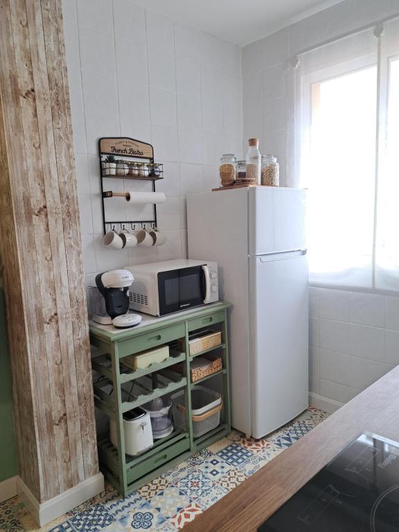 A kitchen or kitchenette at Apartamento Sabugo