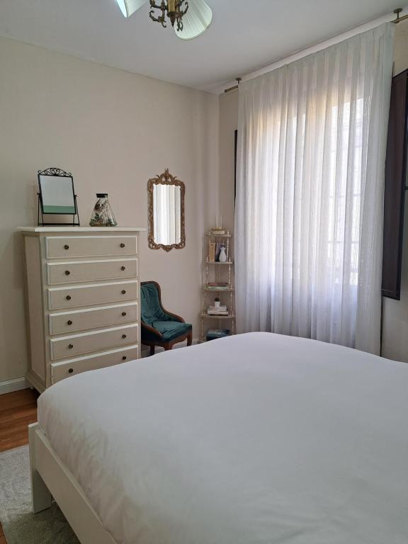 A bed or beds in a room at Apartamento Sabugo