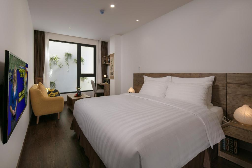 Deluxe King Studio with Bathtub and Kitchen