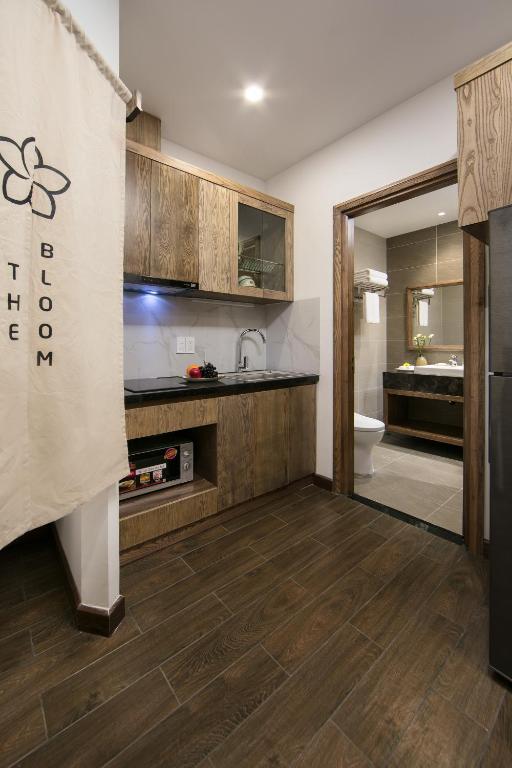 Deluxe King Studio with Bathtub and Kitchen