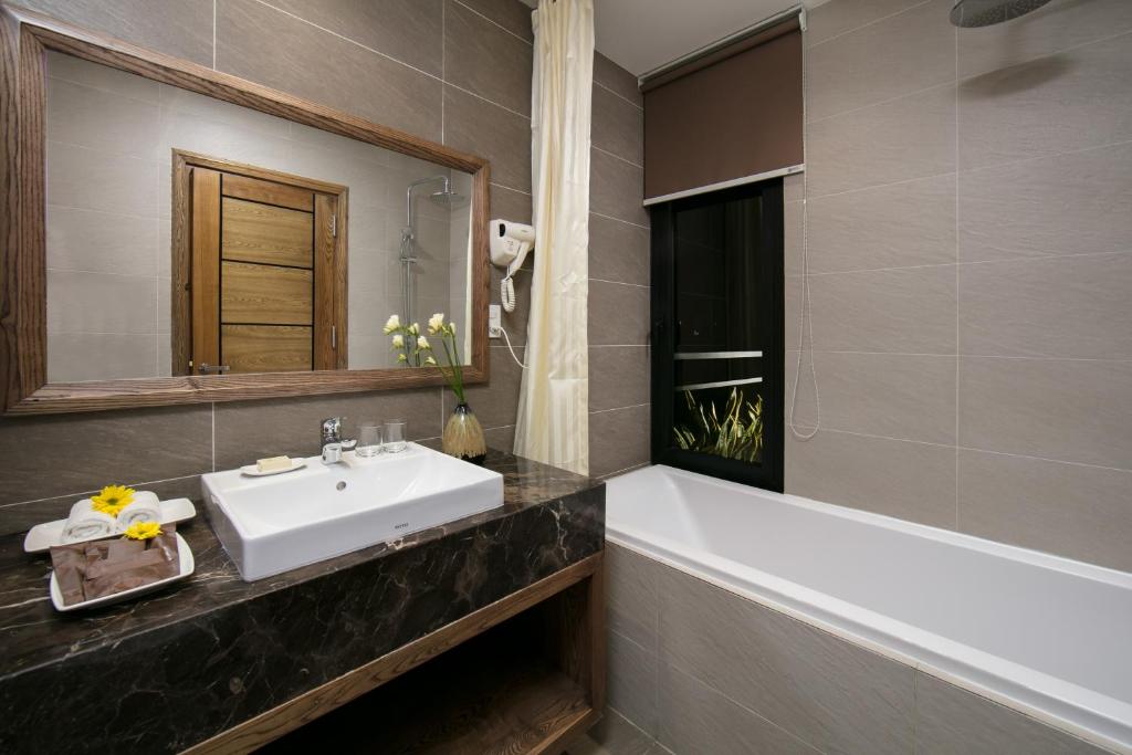 Executive Deluxe Studio with Bathtub and Kitchen