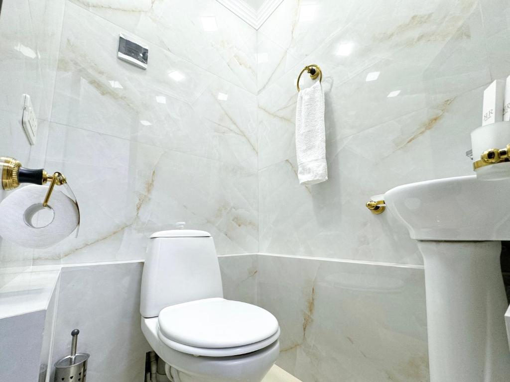 Koupelna v ubytování Royal Renaissance Hotel