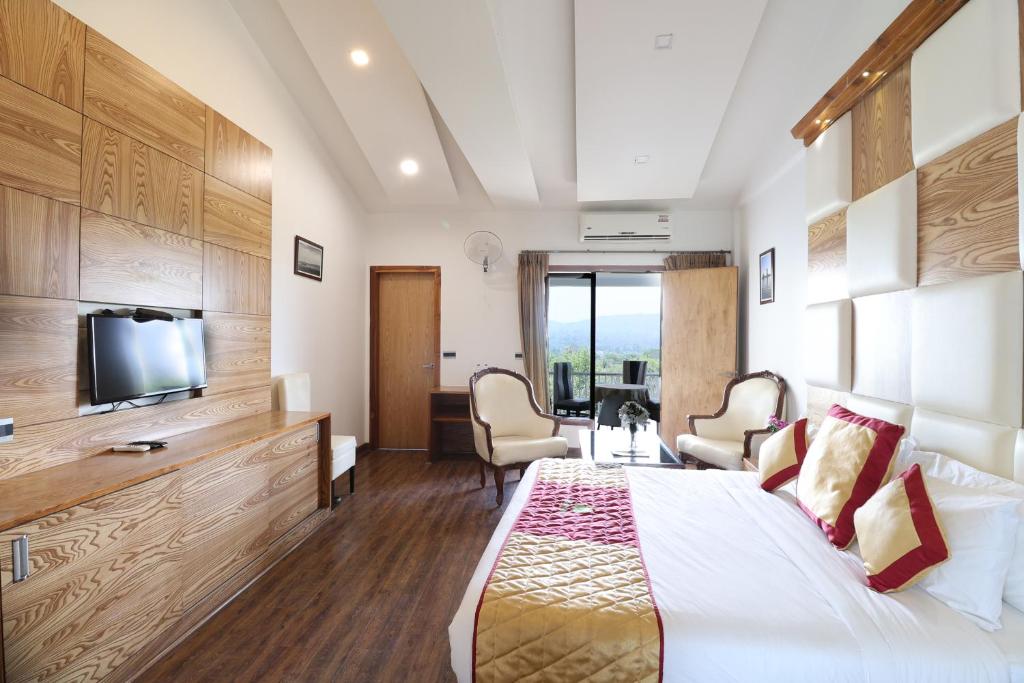 Hunky Dory Resort and spa - Junior Suite With Balcony