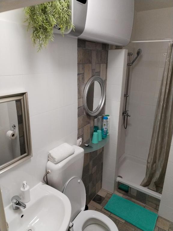 Kúpeľňa v ubytovaní Apartment Suzana 2BR Split with balcony