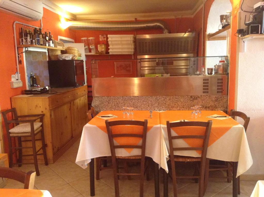 Kuchyň nebo kuchyňský kout v ubytování Hotel La Rosa