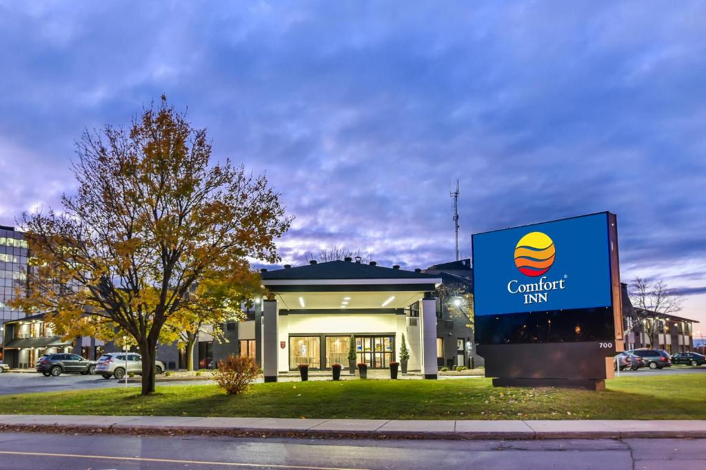 Comfort Inn Montreal Aeroport - Housity
