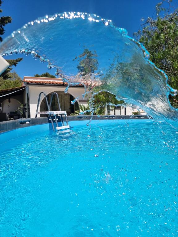 Bazén v ubytovaní Villa Lido with pool and garden alebo v jeho blízkosti