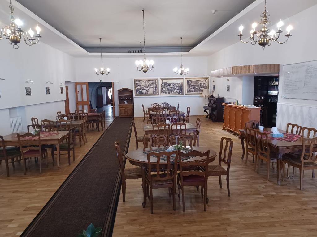 Reštaurácia alebo iné gastronomické zariadenie v ubytovaní Europa