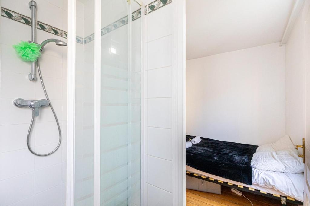 Łóżko lub łóżka w pokoju w obiekcie GuestReady - Amazing stay in the 19th arr.